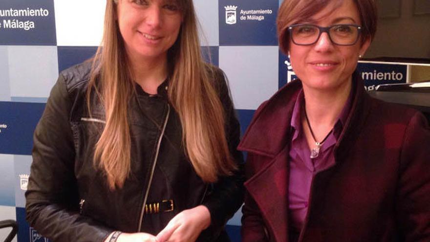 Estefanía Martín Palop y María Gámez, este lunes en el Ayuntamiento de Málaga.