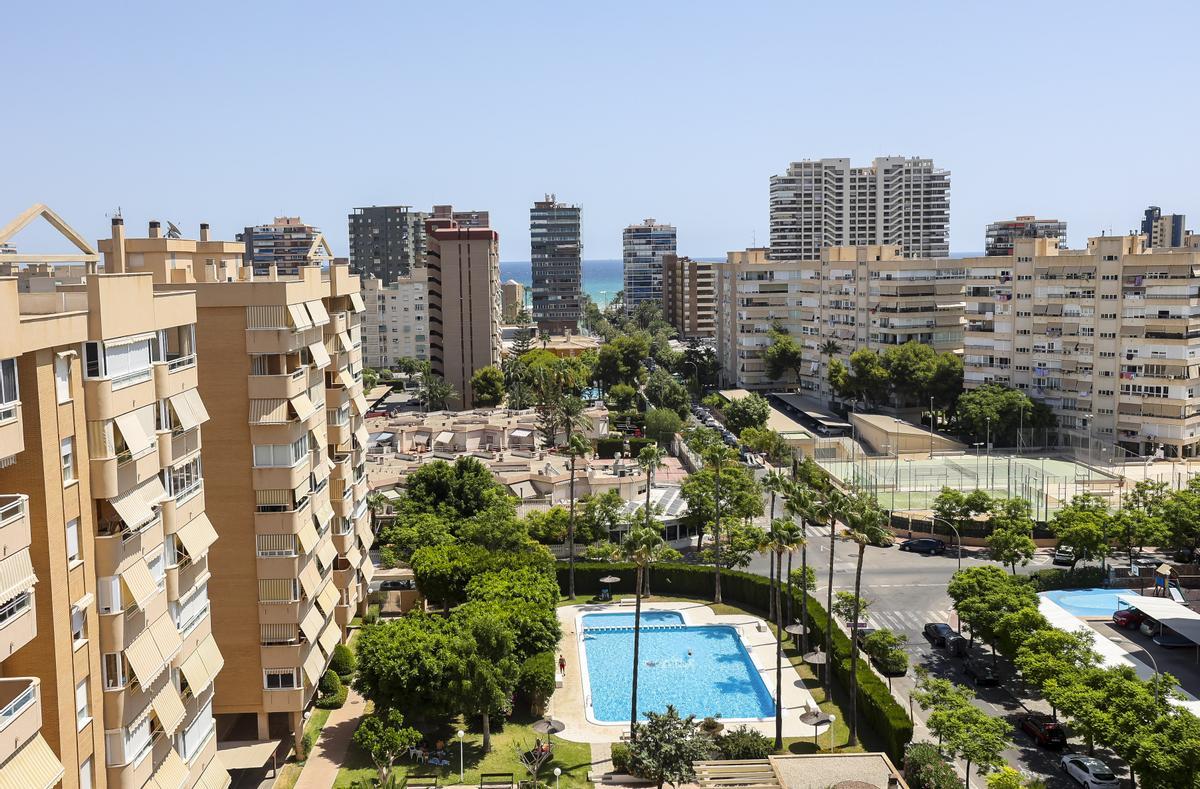 Bloques de apartamentos en la Playa de San Juan.