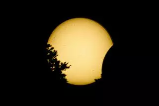 Directo | Catalunya se despide ya de la totalidad del eclipse