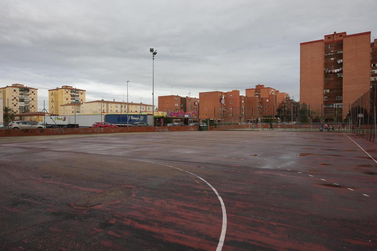 El pavimento de una de las pistas, desgastado.