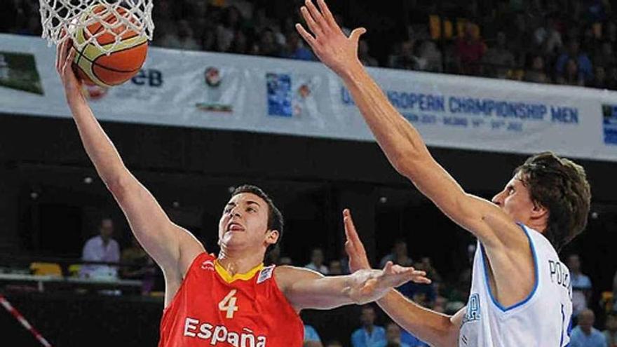 José Simeón en un partido con la selección española U20. // FIBA