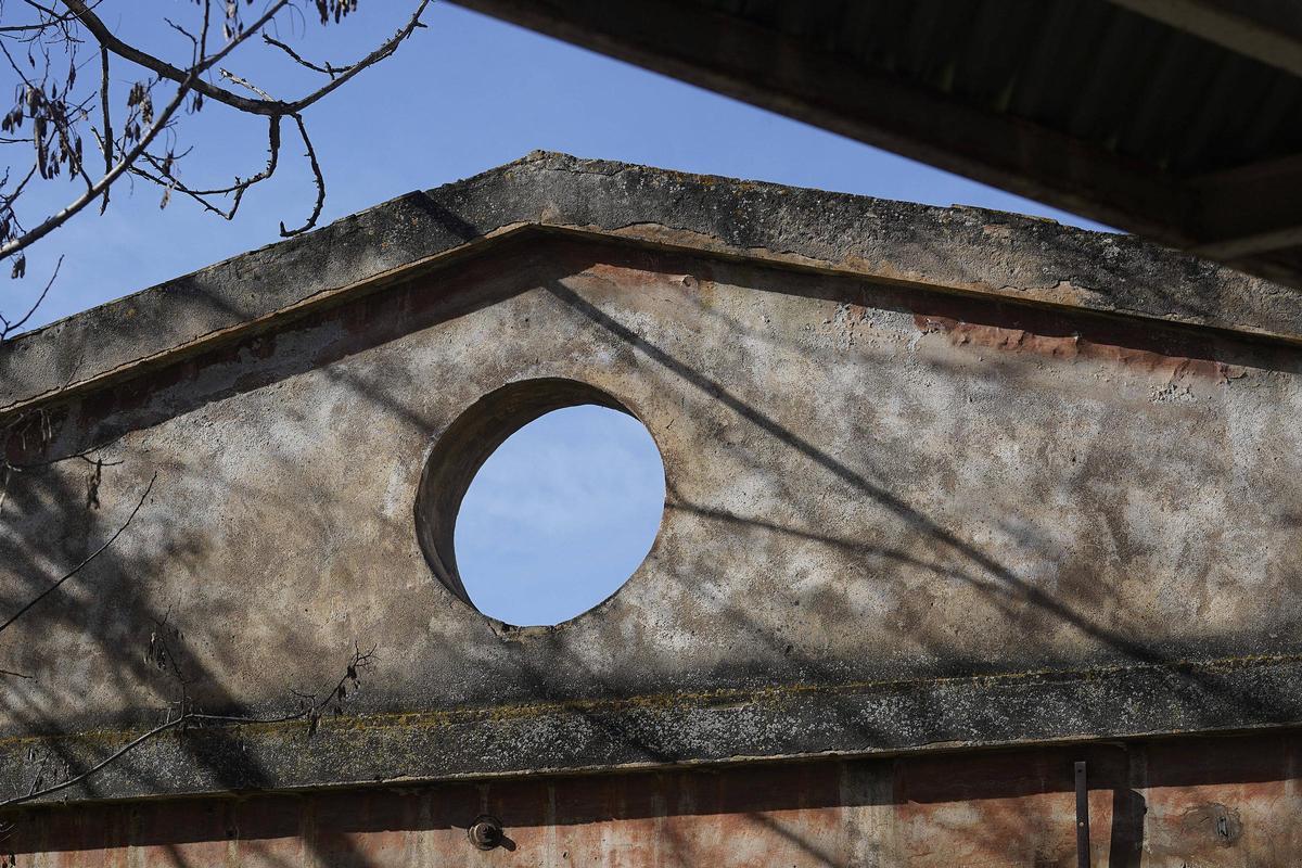 Les fotos de l'antic taller de la Marfà que es convertirà en un espai d'horticultura