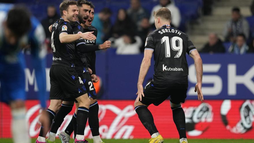 Una Real con dos caras golea al Espanyol y acaba pidiendo la hora