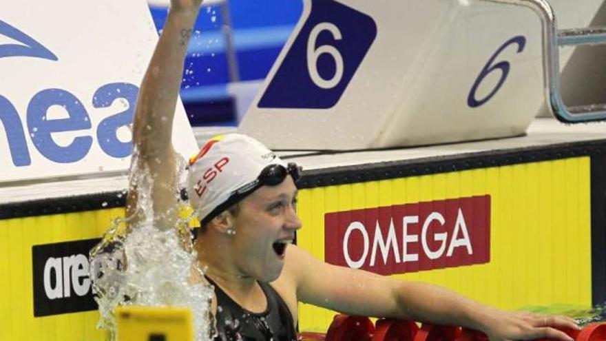 Mireia Belmonte celebra su victoria de ayer en los 400 metros libres. / adam ciereszco / efe