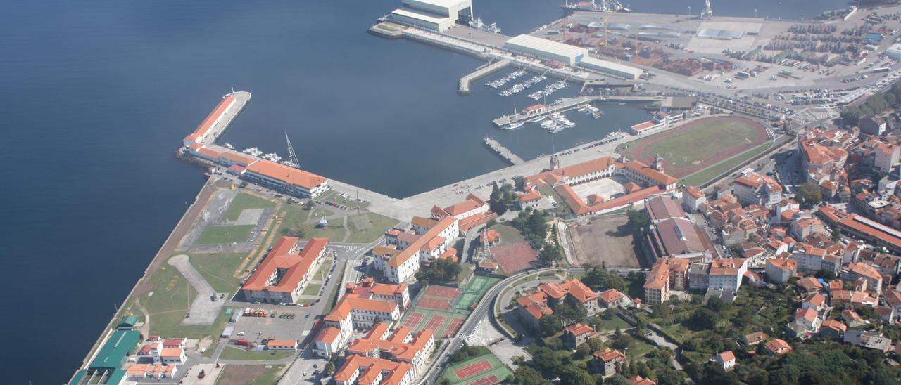 Parte del Puerto de Marín y de la Escuela Naval