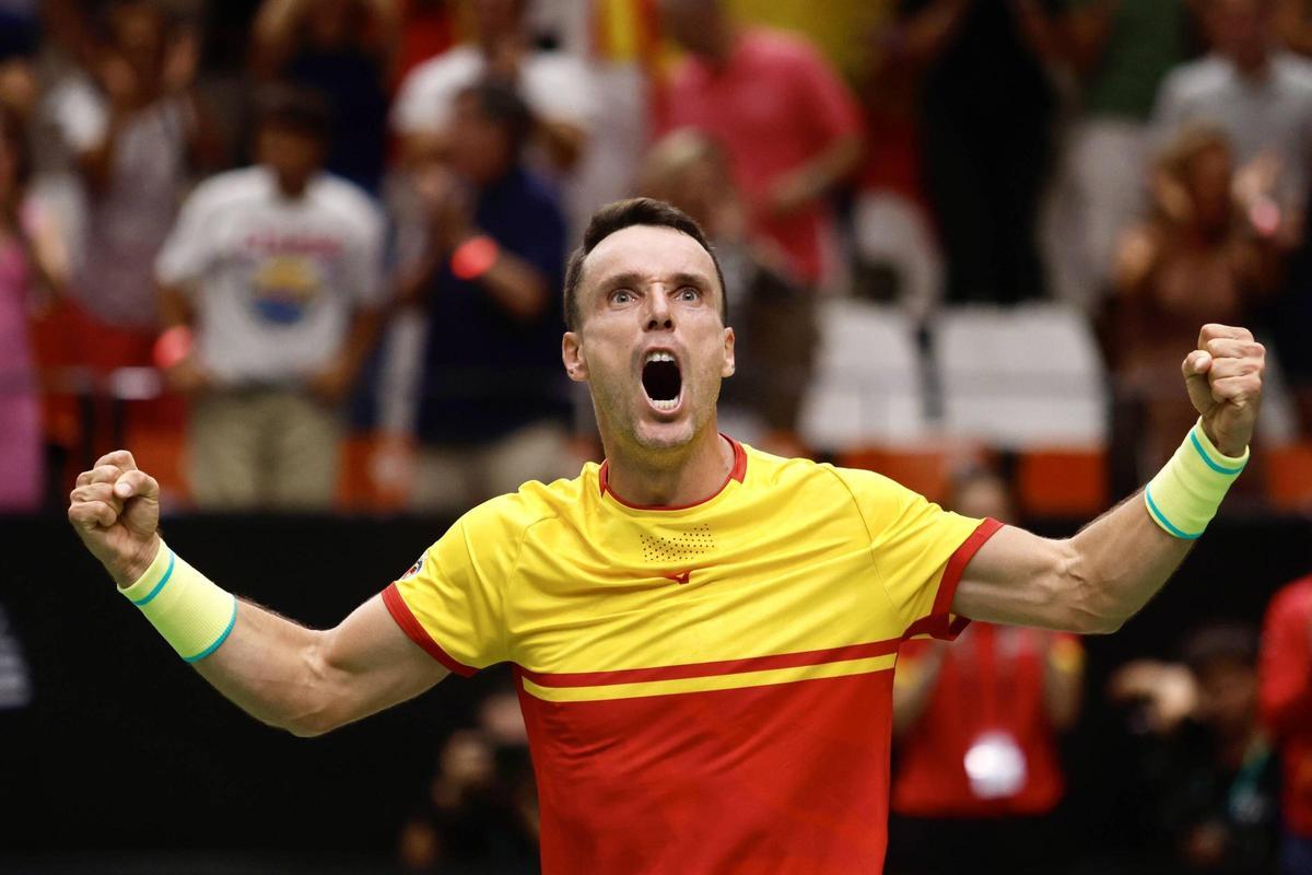 Roberto Bautista, representando a España.