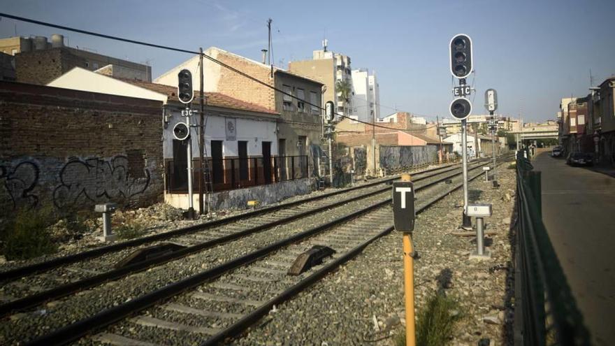 Tramo del trazado ferroviario que será soterrado a su paso por Barriomar.