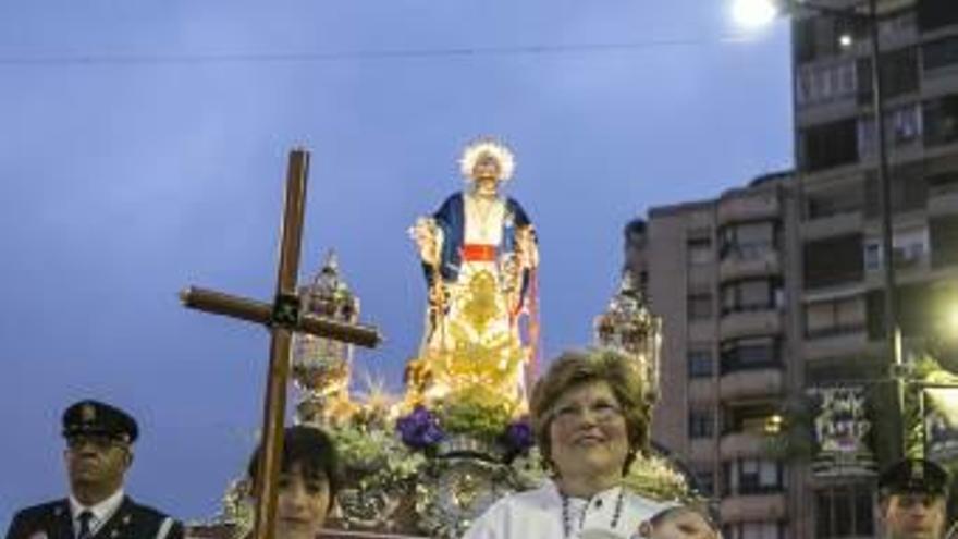 Alicante se vuelca con las procesiones de la tarde