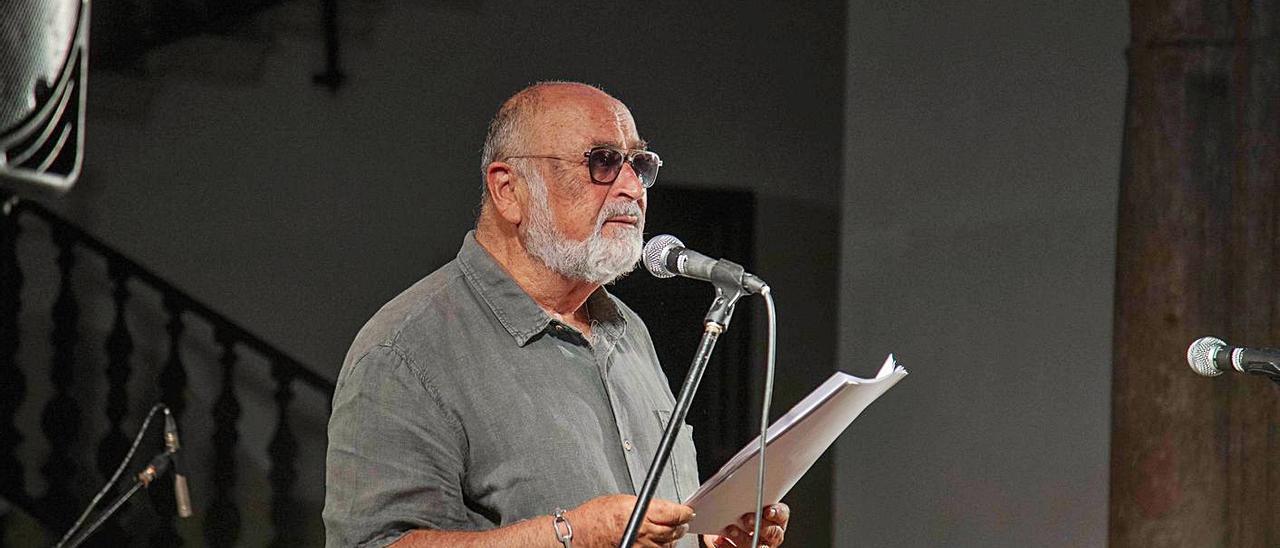 El escritor Biel Mesquida, durante la presentación del festival Literanit, en Can Balaguer.