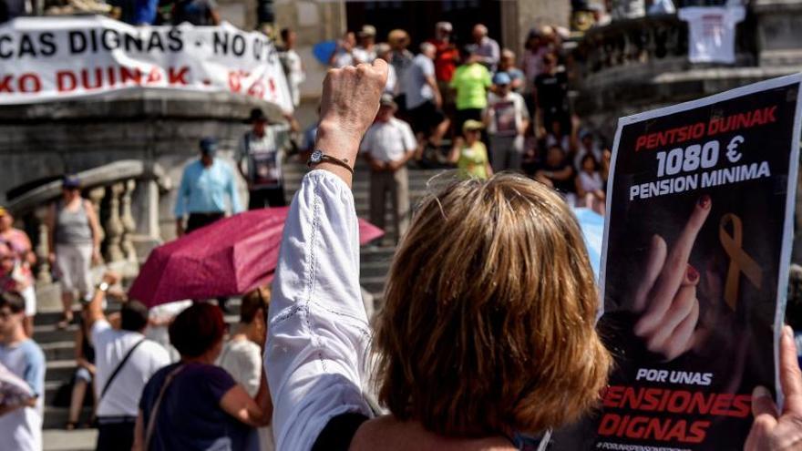 Concentración de las asociaciones de pensionistas en Bilbao