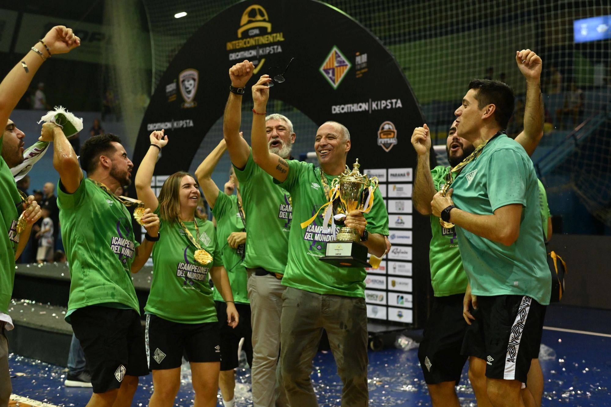 Las imágenes del Palma Futsal celebrando su título en la pista