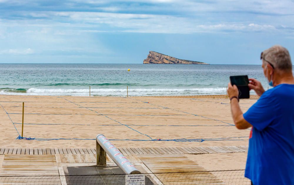 Benidorm empieza a parcelar sus playas para la reapertura este verano