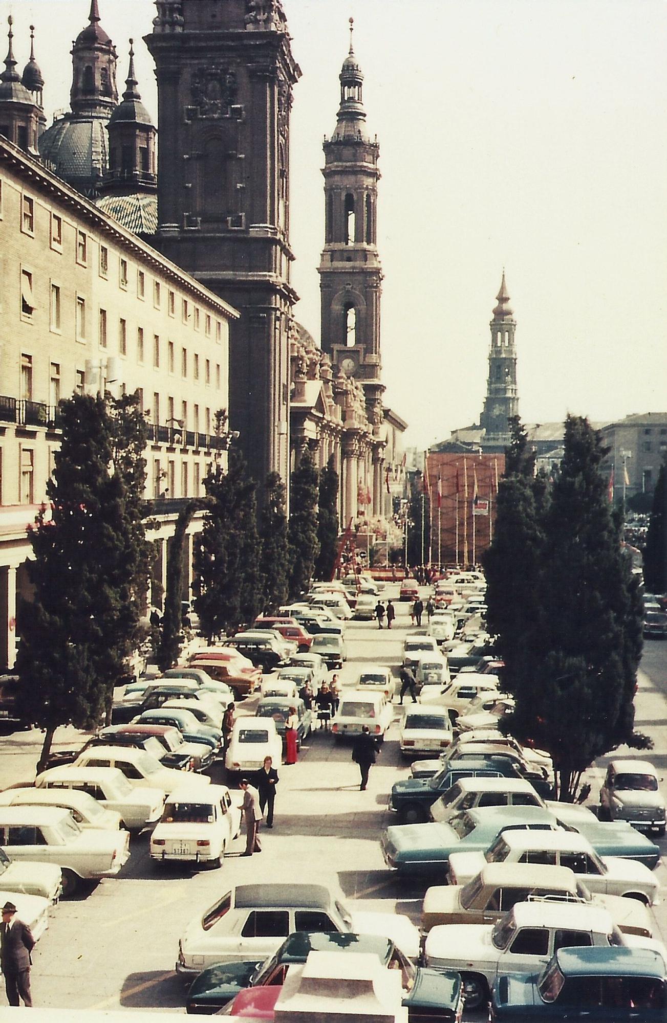 Fotos antiguas de las Fiestas del Pilar de Zaragoza: de la lectura del pregón a caballo a las ferias