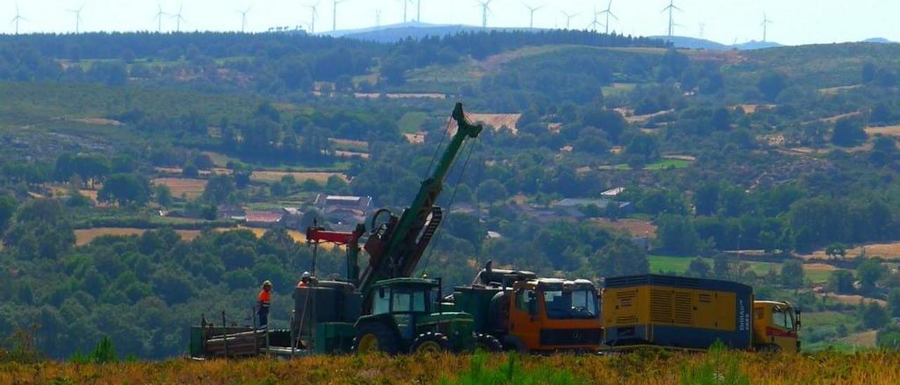 Trabajos en la zona de Trás-os-Montes e Alto Douro, al sur de Ourense.  // Dakota