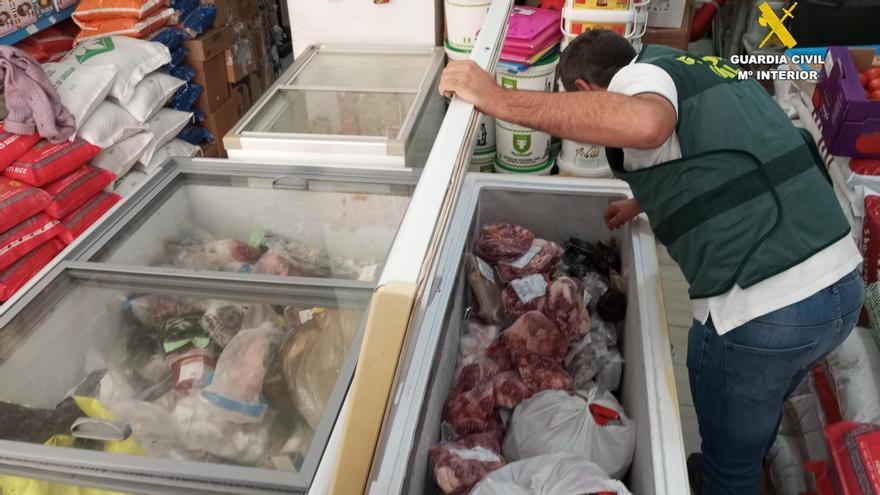 Detenida en Málaga la dueña de una tienda de alimentos por distribuir carne en mal estado