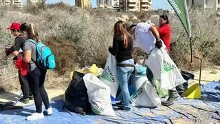 Estupefacción por los objetos hallados en el cauce del río en El Campello