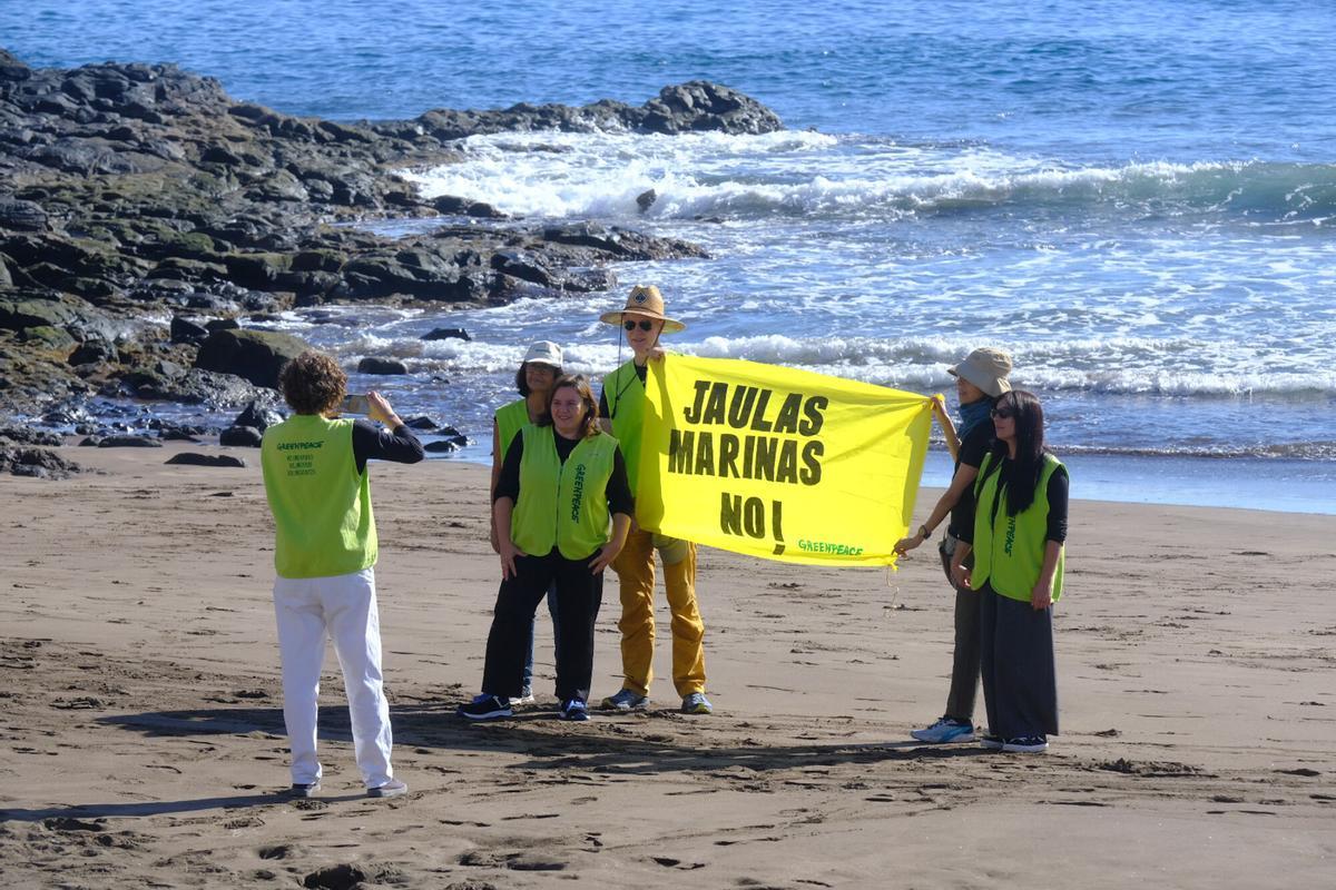 Manifestación contra las jaulas marinas en la costa de Telde