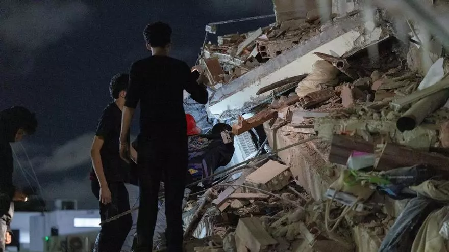 Dos terremotos de 7,2 y 7,5 sacuden el norte de Venezuela: cientos de edificios han colapsado y se buscan supervivientes