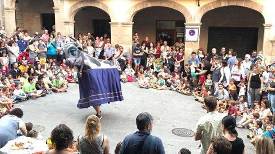 La Trobada de Gegantons va acabar amb els habituals ballets a la plaça Major de Solsona, que van precedir la ballada final i van ser closos amb el final de festa