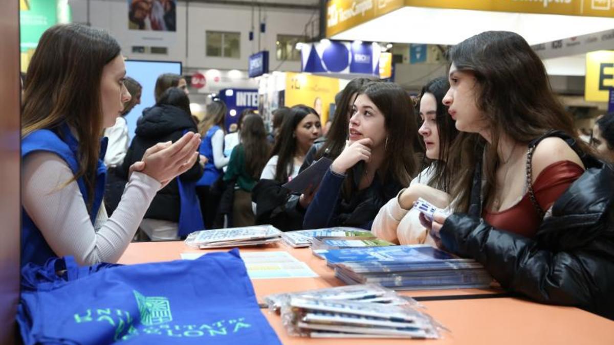 Primer día del Saló de l'Ensenyament de la edición de 2024, en Fira de Barcelona.
