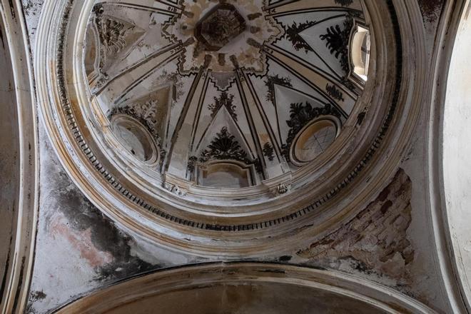 GALERÍA | El triste deterioro de la iglesia de Molacillos