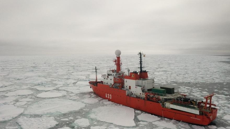 El Hespérides sigue atracado en Argentina con 29 positivos a bordo