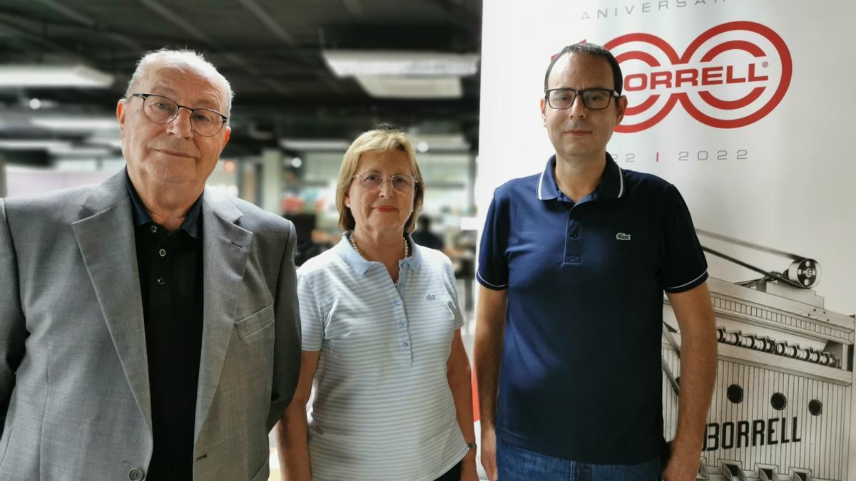 Antonio Roig y Josefa Borrell (tercera generación) junto a José Roig, actual director general de la compañía.