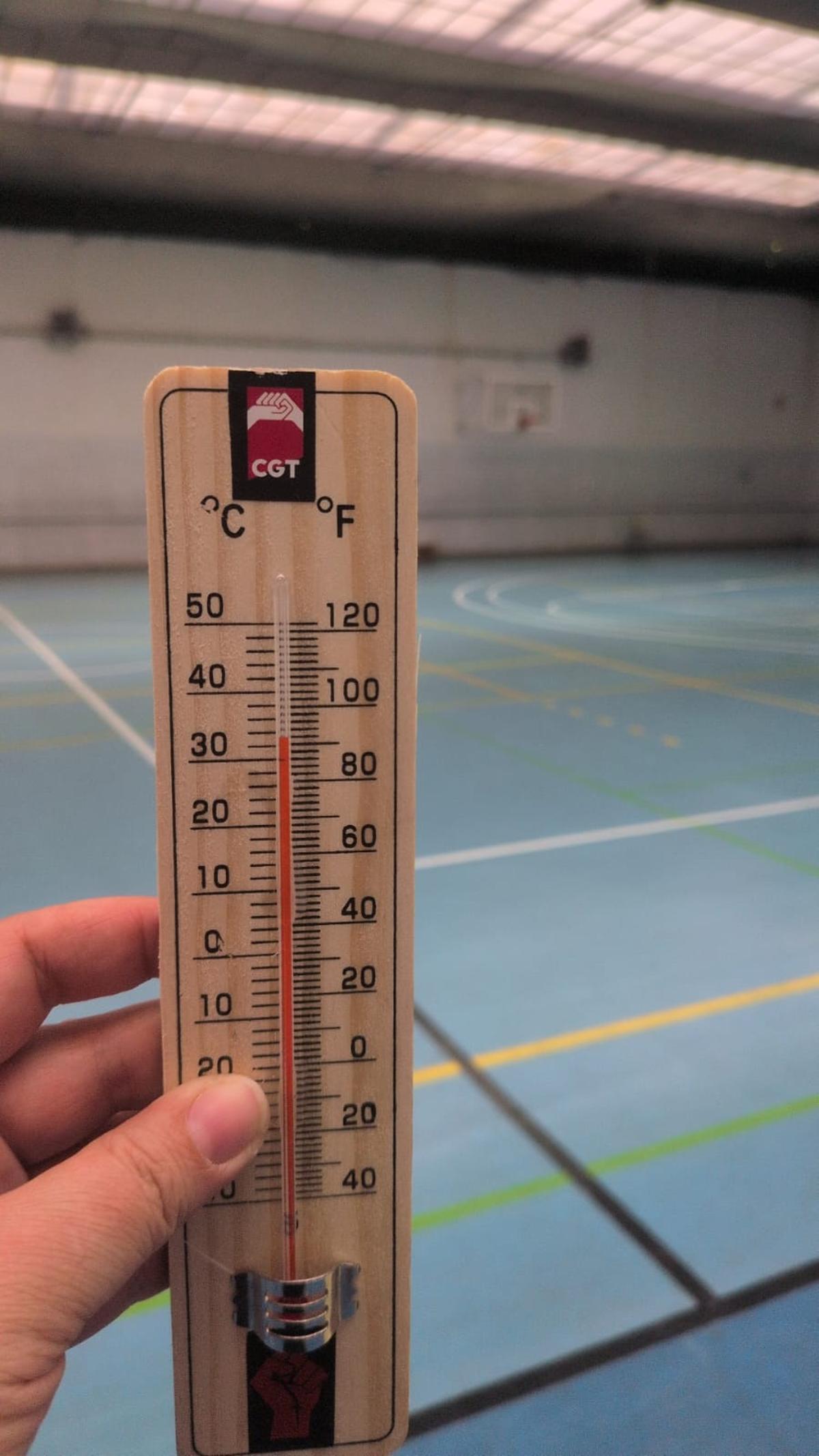 En imágenes I Termómetros en varios colegios de Zaragoza este martes