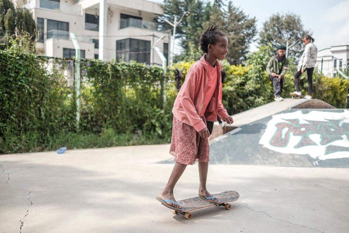 El skate entre niñas etíopes, mejora su salud mental y las empodera