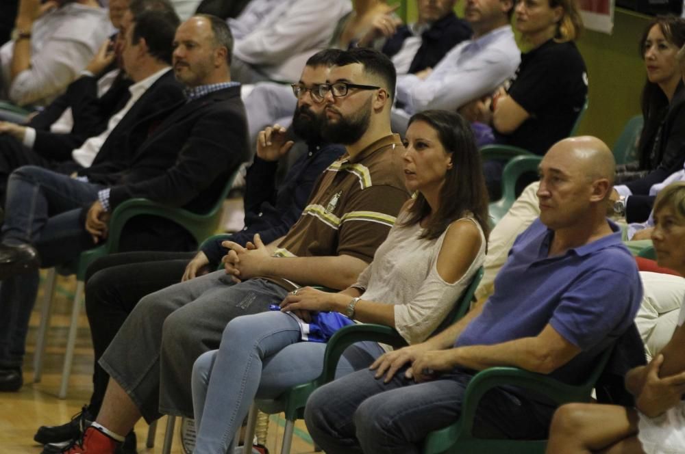 Celta Zorka y Perfumerías Avenida disputan un amistoso en honor al presidente del club vigués. Horas antes jugaron las categorías inferiores del Club Baloncesto Porriño y el Corruña Basquet Atlántico.