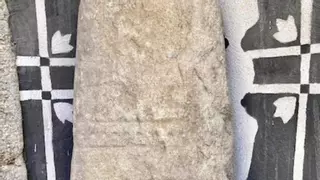 Un vecino de Valdefuentes encuentra una estela antropomorfa con miles de años de antigüedad