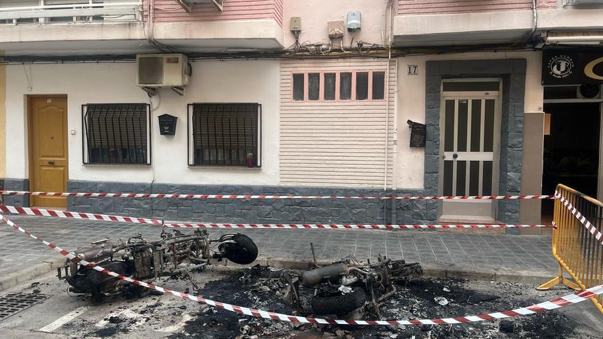 Queman dos motos en plena madrugada en Quart de Poblet