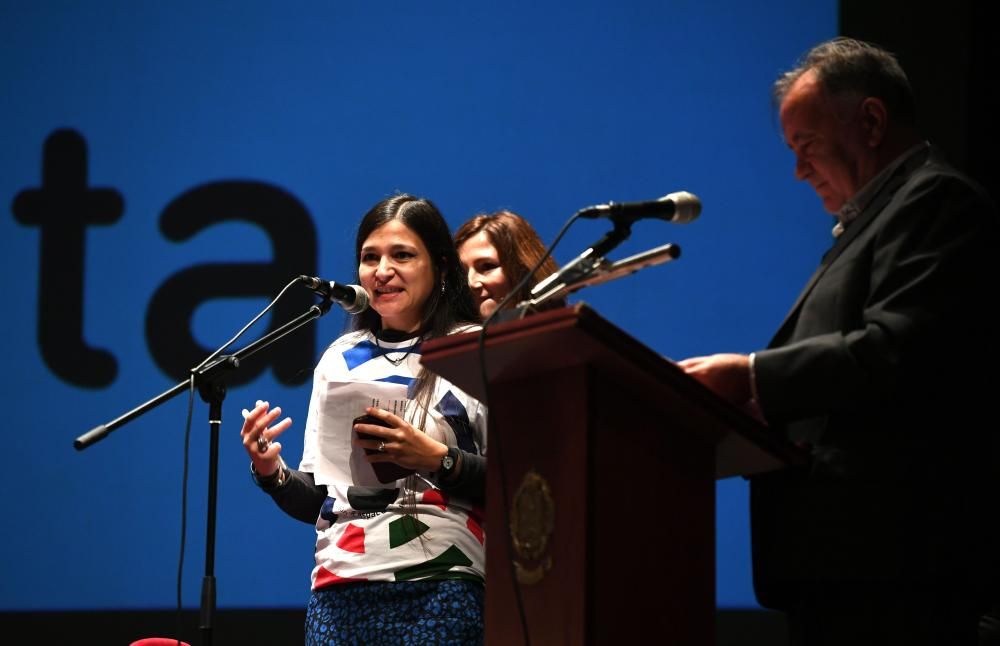 A Radio Conta celebra en el teatro Rosalía su quinta edición, en la que homenajeó a Ángel Gómez Hervada y recaudó fondos para Aspace