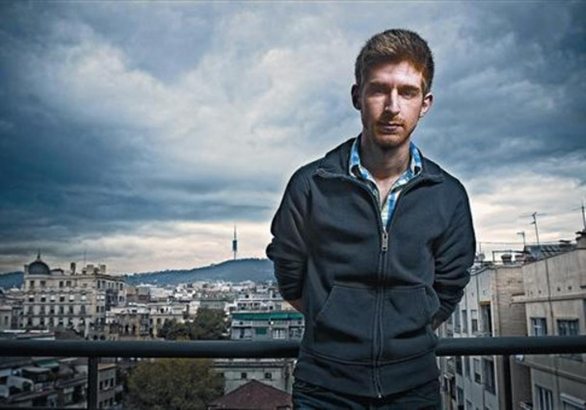 L’il·lustrador i historietista Aleix Saló, que dissecciona amb ironia l’’eurotempesta’, ahir a Barcelona. L’il·lustrador i historietista Aleix Saló, que dissecciona amb ironia l’’eurotempesta’, ahir a Barcelona.