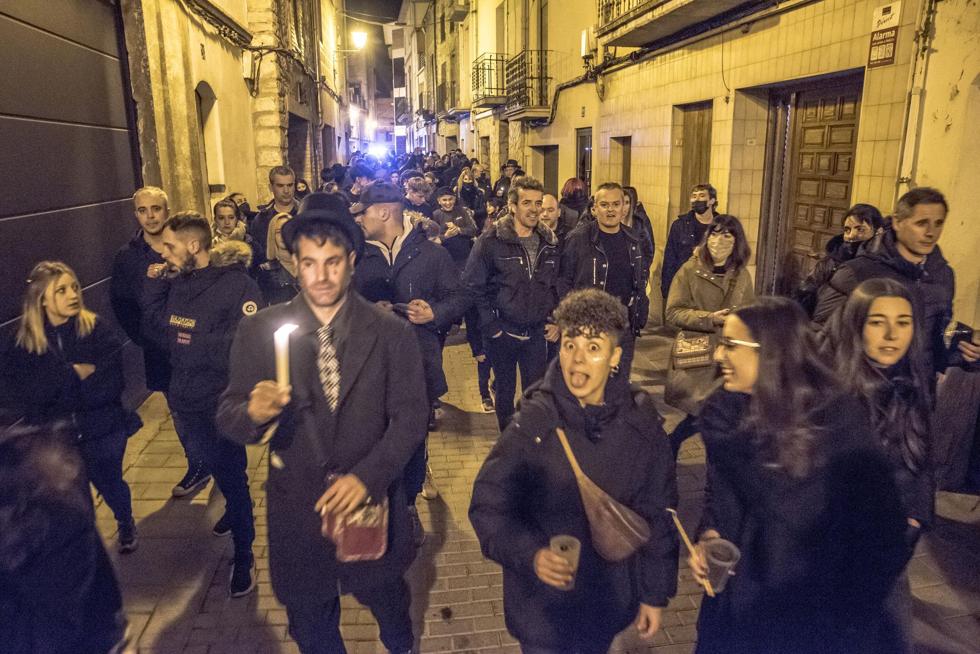 Sallent acomiada la reina Carnestoltes en una concorreguda rua