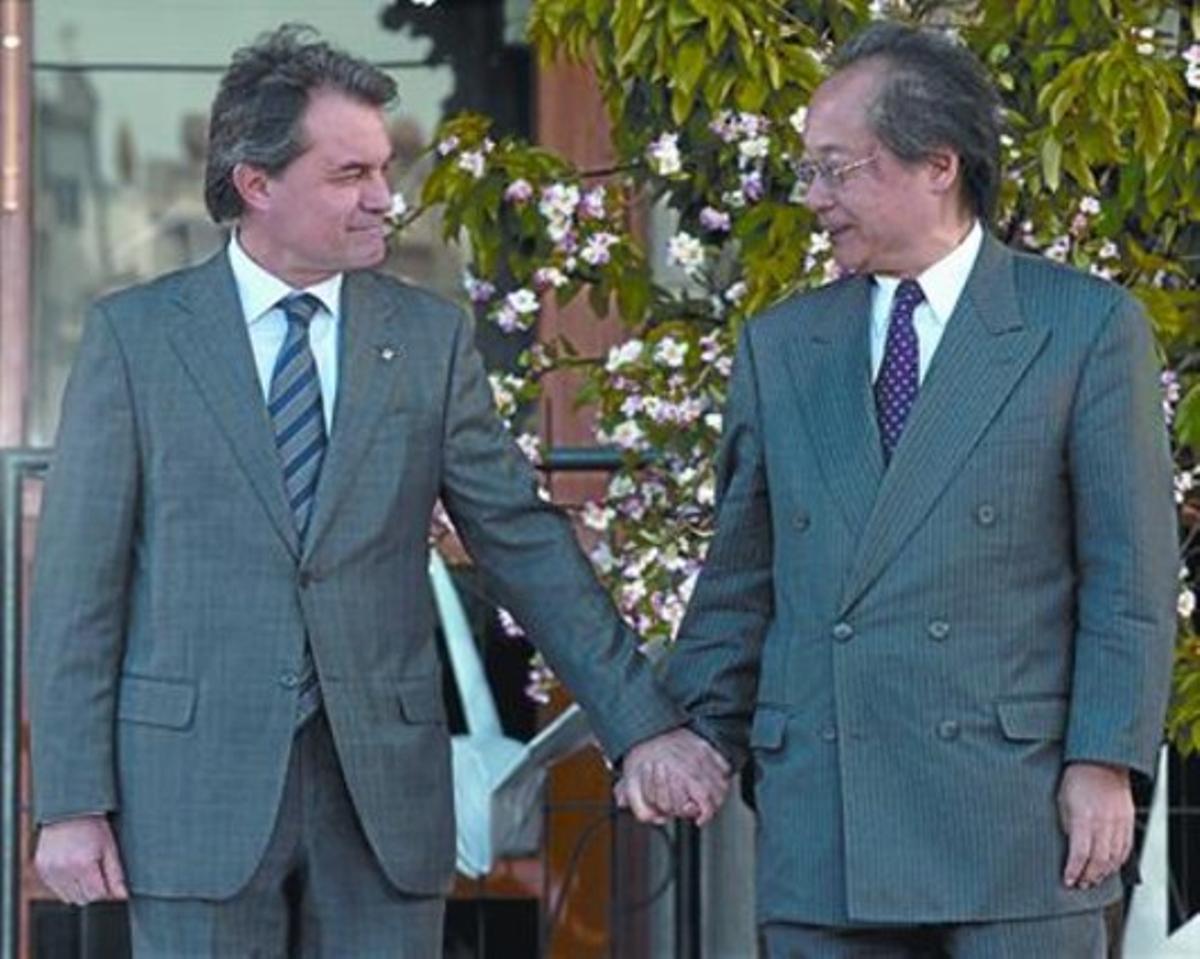 Artur Mas i l’ambaixador Fumiaki Takahashi, durant la cerimònia. Artur Mas i l’ambaixador Fumiaki Takahashi, durant la cerimònia.