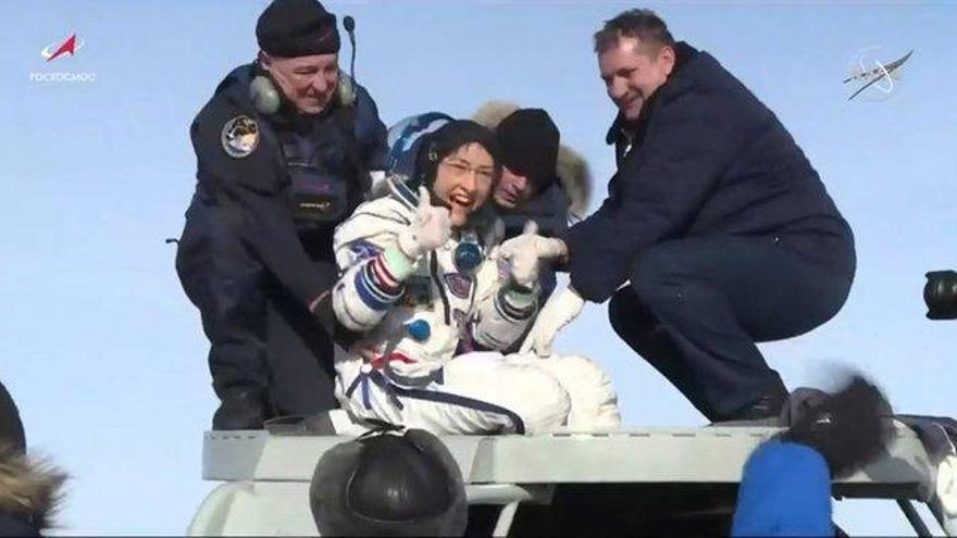 La astronauta de la NASA Christina Koch vuelve a la Tierra tras una misión de récord