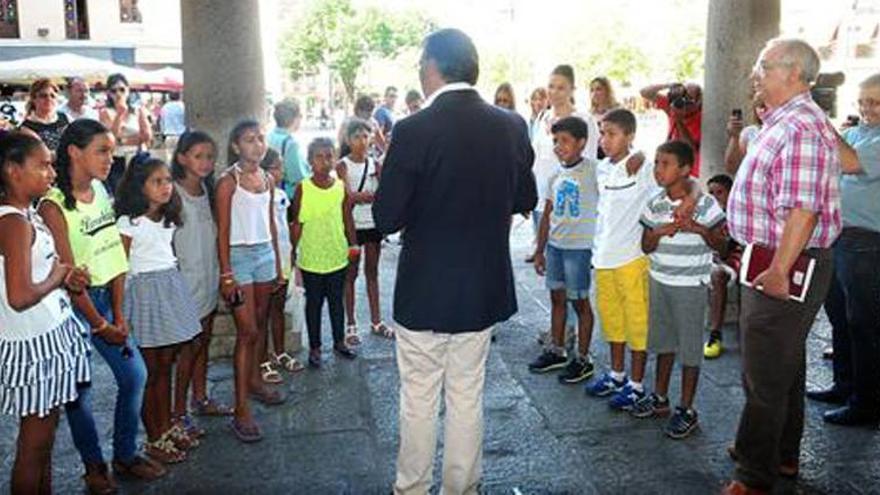 Los 27 niños saharauis del proyecto Vacaciones en Paz, de &#039;visita oficial&#039;