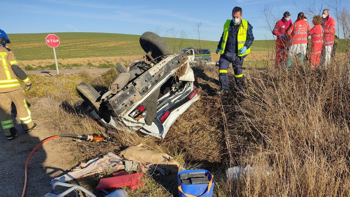 Vehículo que ha sufrido el accidente en la carretera que une Toro y Pozoantiguo