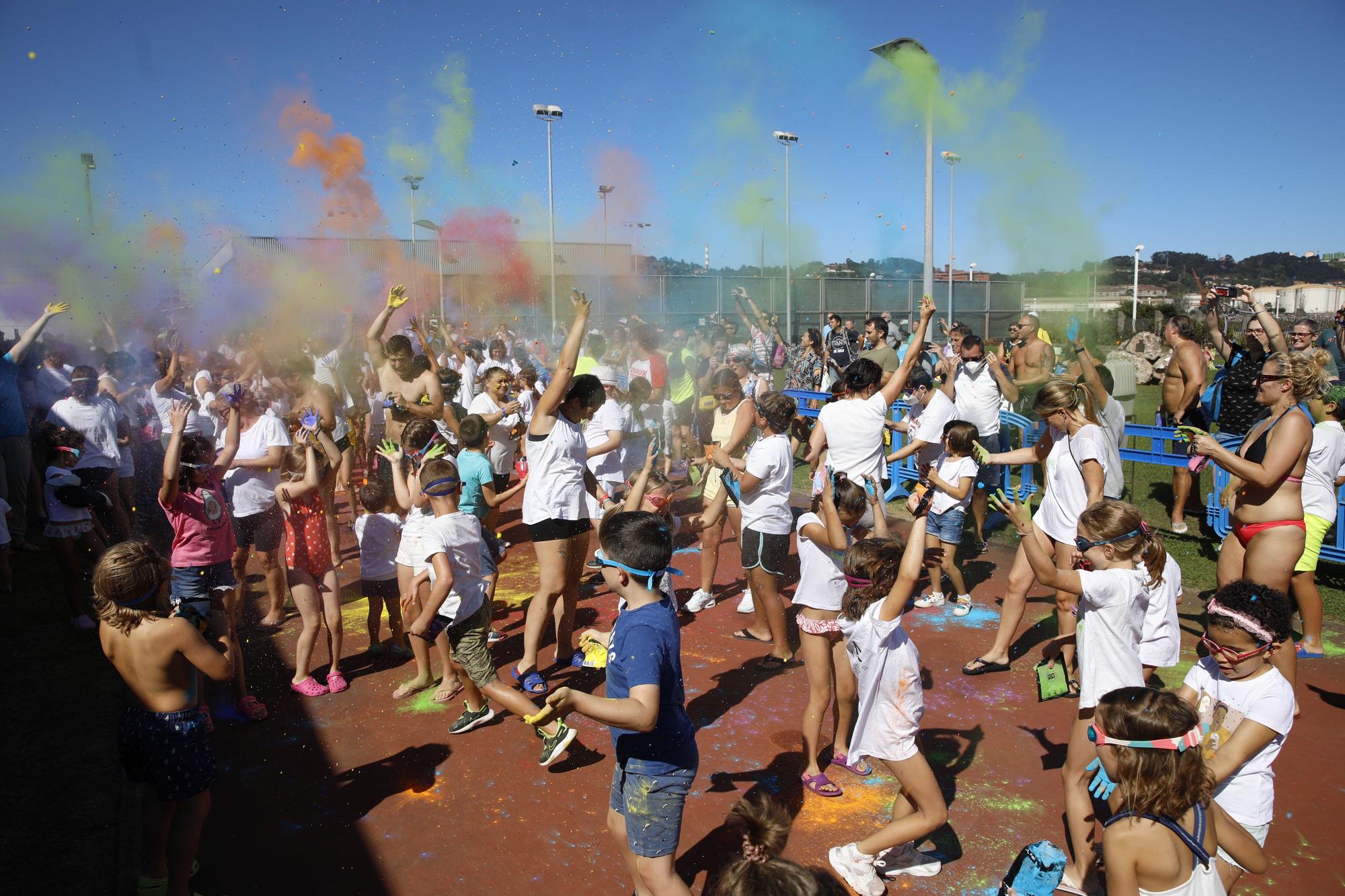 "Holi party" en el club de natación Santa Olaya de Gijón