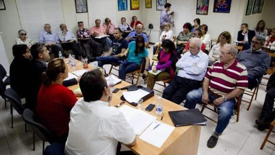 Debate de candidatos a las elecciones en la Federación de Asociaciones de Vecinos de València.