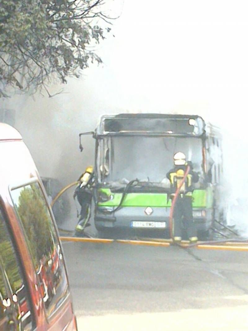 Fotos de los lectores del incendio del autobús