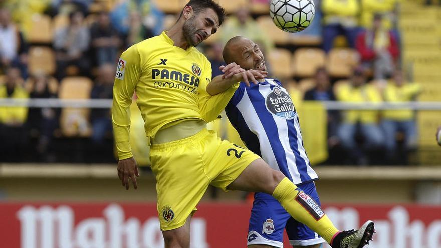 El Deportivo se salva con facilidad ante un Villarreal desacertado