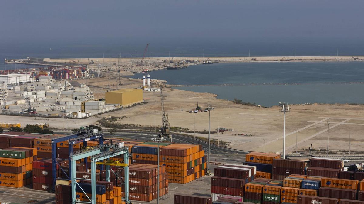 Las obras en el Puerto se han visto interrumpidas nuevamente por un proyectil de la Guerra Civil