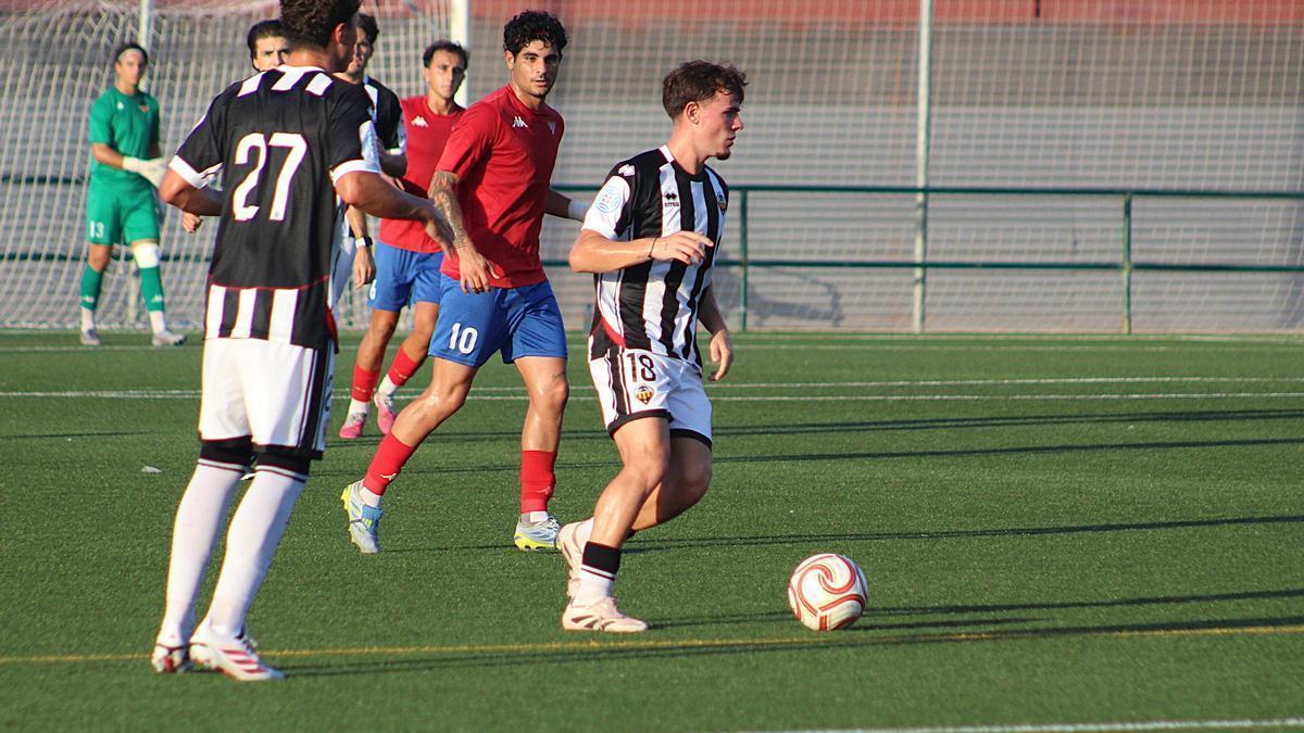 Una mala primera parte del Castellón B le costó irse al descanso con un duro 0-3.