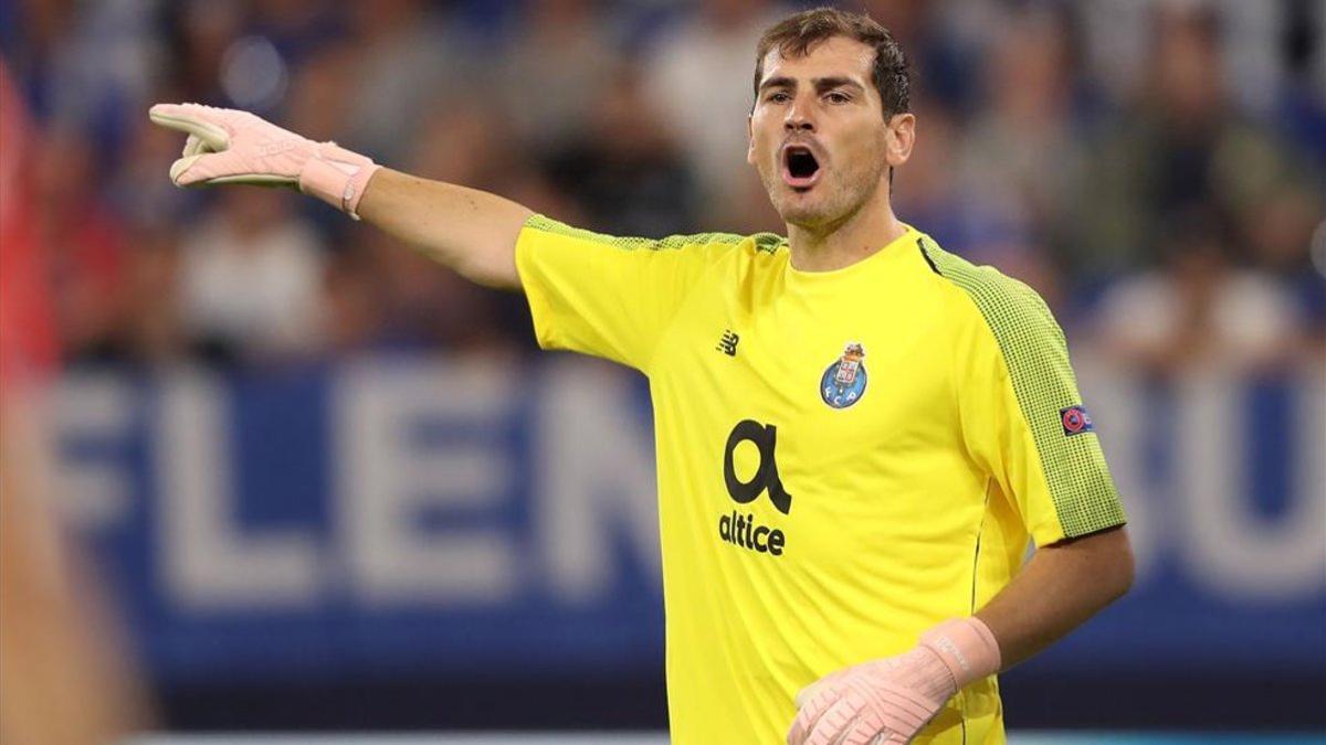 Casillas sigue la actualidad del Real Madrid