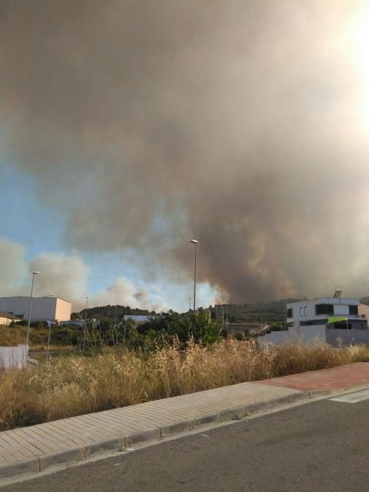 Un incendio amenaza la Calderona en Gátova