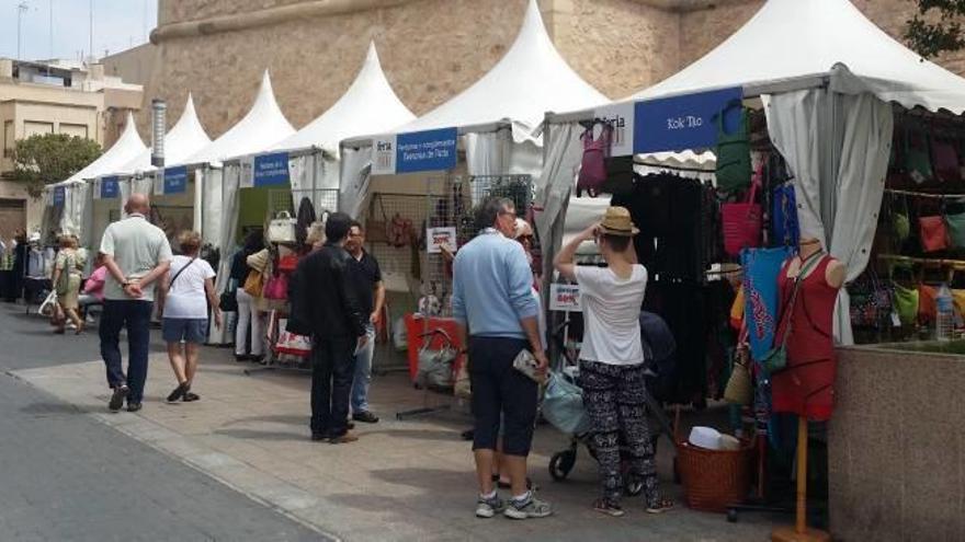 Unión del comercio, la hostelería y el arte para activar Santa Pola