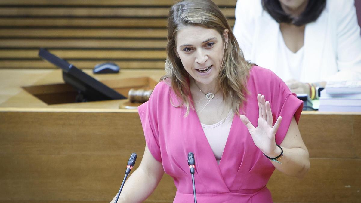 La diputada de Compromís, Paula Espinosa, en las Corts Valencianes