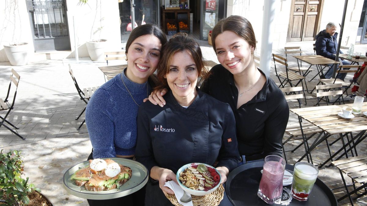 café del Rosario, Mutter mit Töchtern Laura (schwarz), Arantxa (azul), Kaffee, Frühstück, Inca